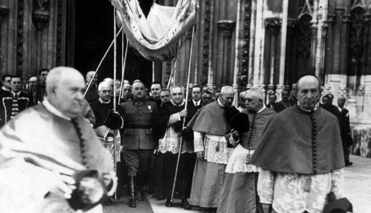 Franco bajo palio}