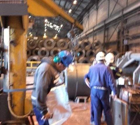 Zapata atado a la columna y parado de costado
