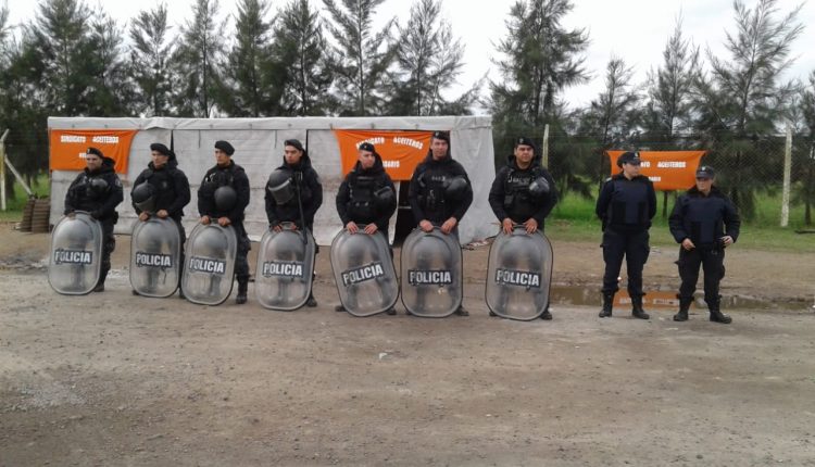Policia para disciplinar trabajadores 1