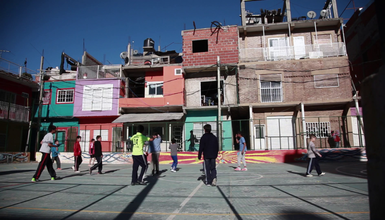 La escuela contra el margen, asentamientos