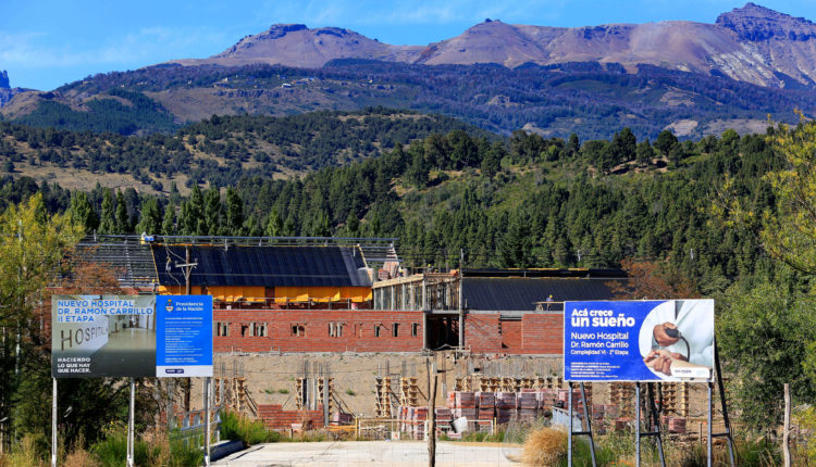Neuquen. San Martin de lo Andes. Obra Hospital Dr Ramón Carrill